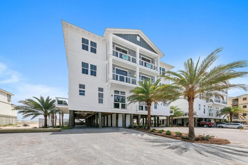Gulf Front 8 BR 6 BA Private Pool & spa Pickleball Fun House in Okaloosa Island