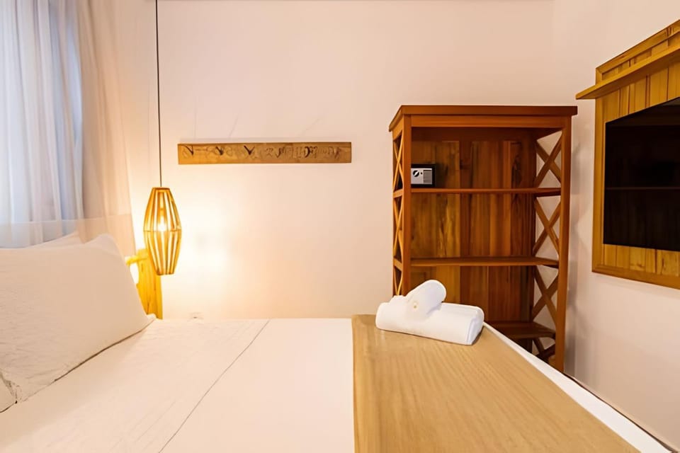 Bed, TV and multimedia, Photo of the whole room, Bedroom, towels