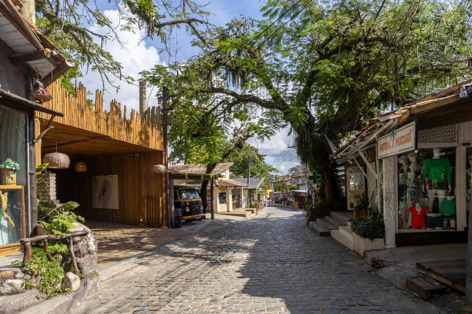 Property building, Day, Neighbourhood, Street view, Location, Parking