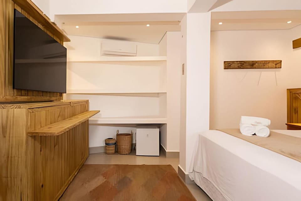 Bed, TV and multimedia, Photo of the whole room, Bedroom, air conditioner