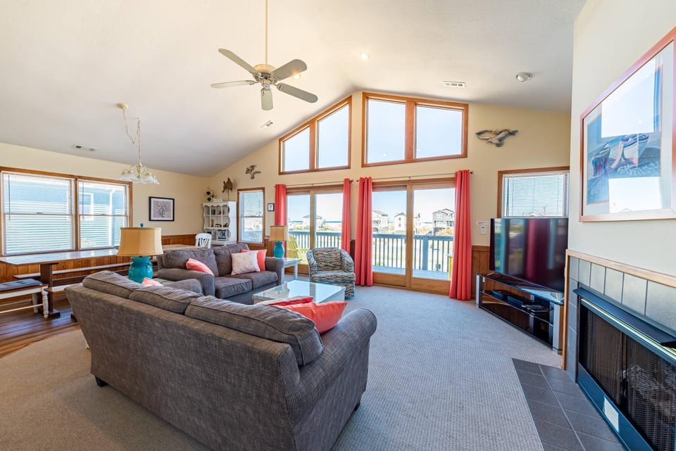 The Blue Heron - S Nags Head, South Creek Acres, 125 Yds to Beach, Ocean Views, Pool, Hot Tub, Close to Oregon Inlet House in Nags Head