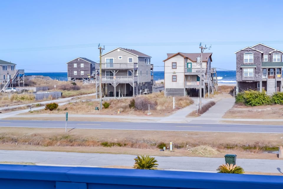 The Blue Heron - S Nags Head, South Creek Acres, 125 Yds to Beach, Ocean Views, Pool, Hot Tub, Close to Oregon Inlet House in Nags Head