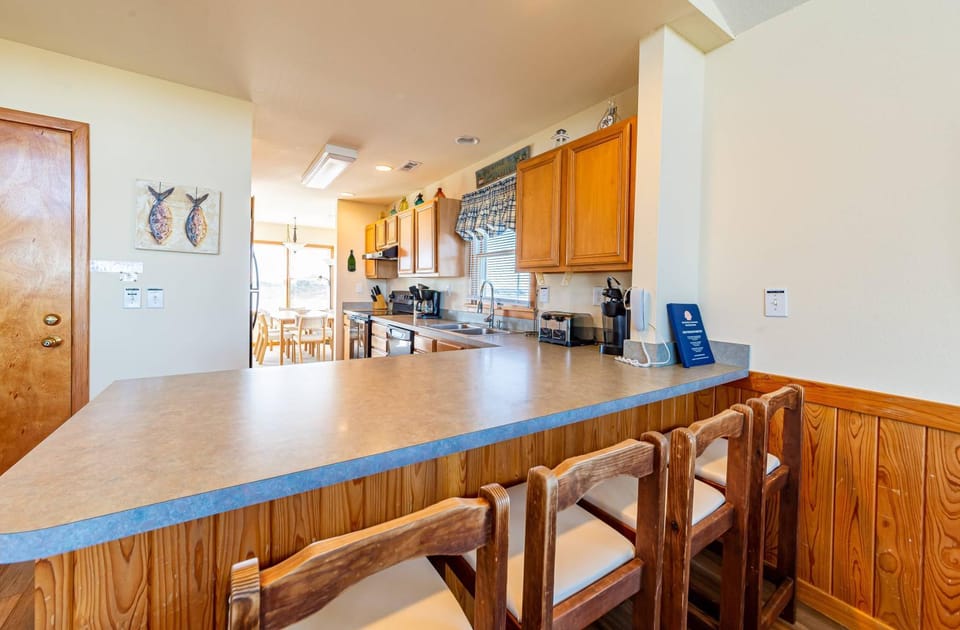 The Blue Heron - S Nags Head, South Creek Acres, 125 Yds to Beach, Ocean Views, Pool, Hot Tub, Close to Oregon Inlet House in Nags Head
