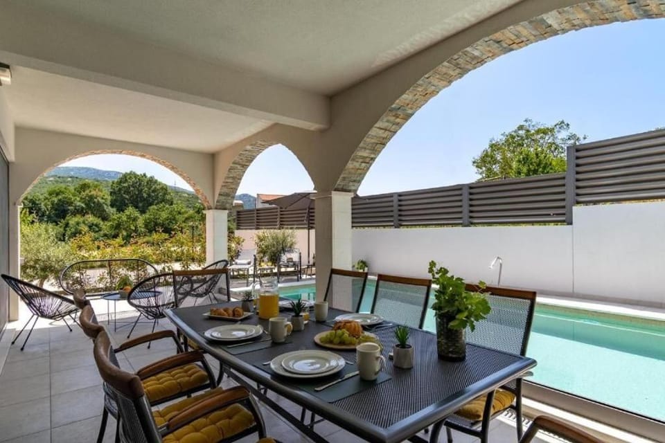 Balcony/Terrace, Swimming pool