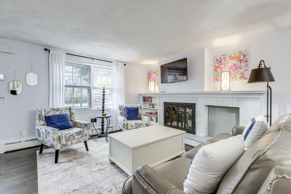 Thames River Fun! Sunny Retreat in Quaker Hill House in Montville