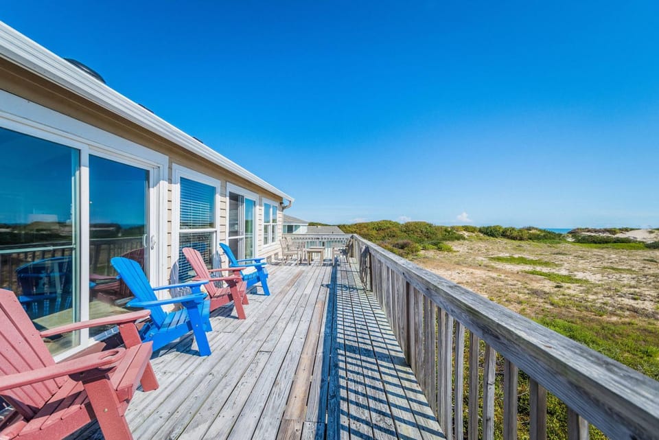 The Cat's Meow - Corolla, Ocean Sands, 70 Ft to Beach, Ocean View, Hot Tub, Pets OK House in Corolla