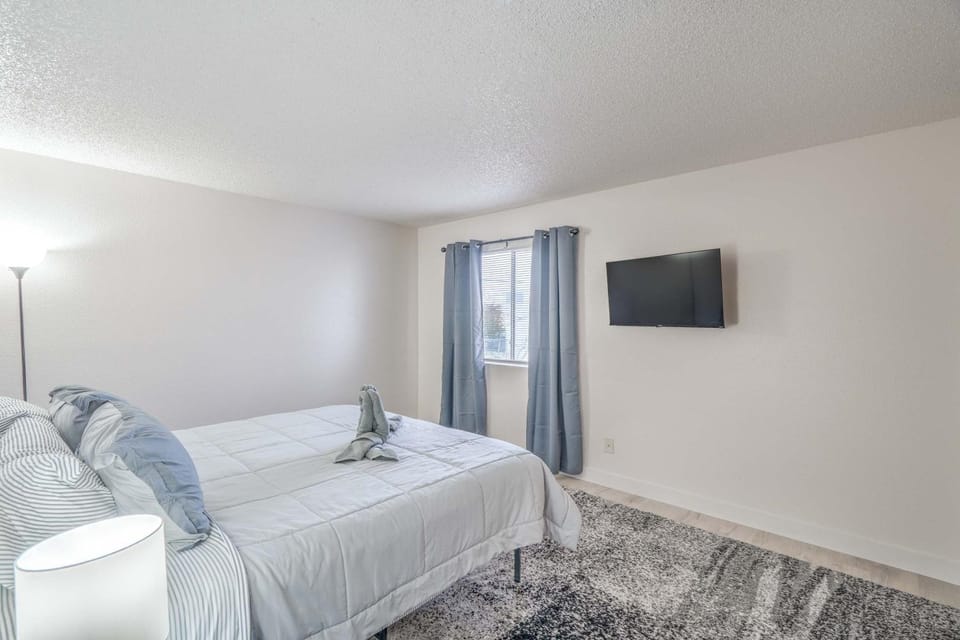 Vegas Adventure Starts Here-Mins to Strip! Sleep 6! House in North Las Vegas