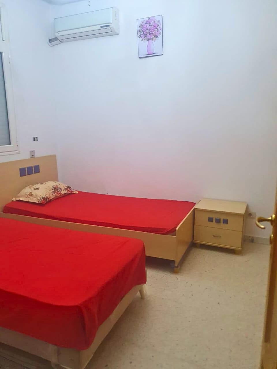 Bed, Photo of the whole room, Bedroom, air conditioner