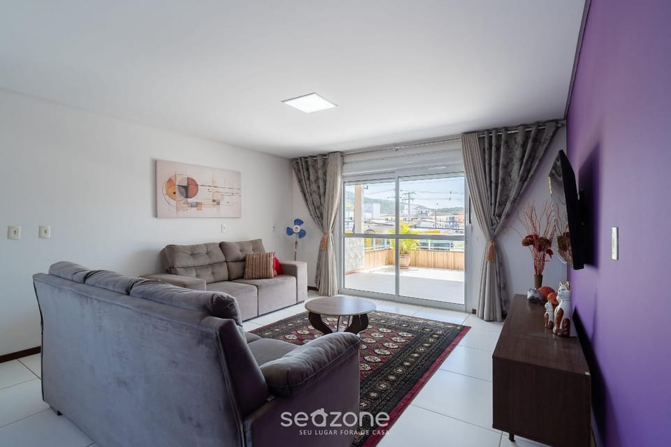 TV and multimedia, Living room, City view