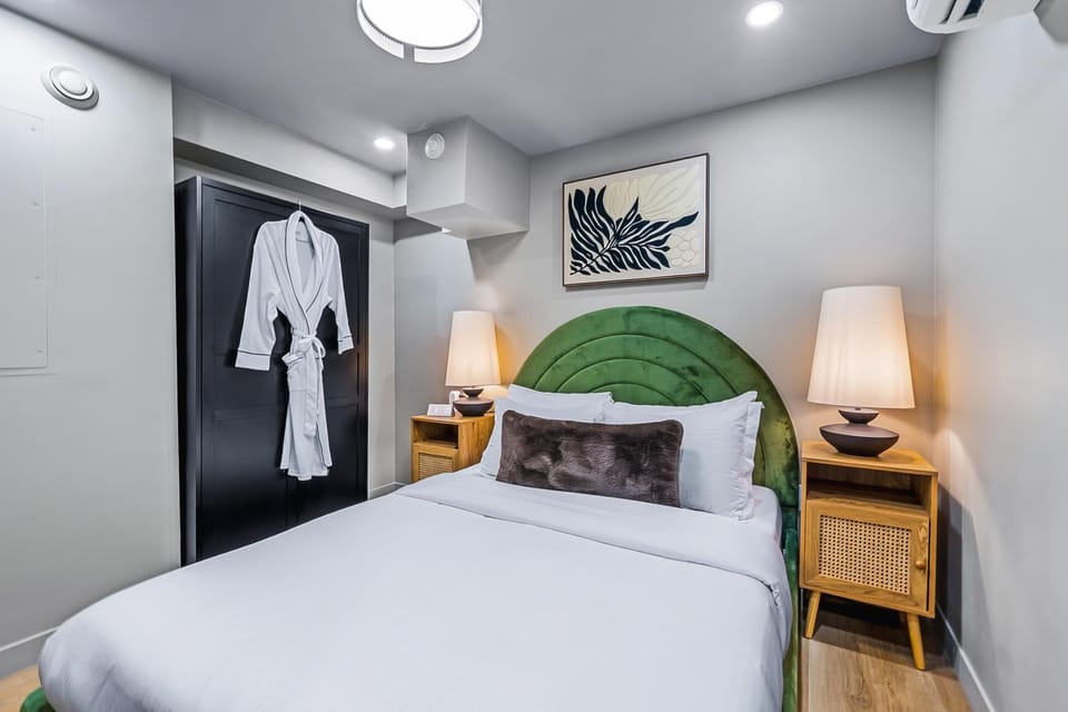 The McCaul Basement Suite Near Chinatown Hotel in Toronto