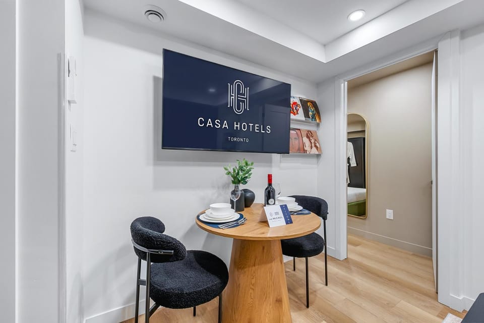 The McCaul Basement Suite Near Chinatown Hotel in Toronto