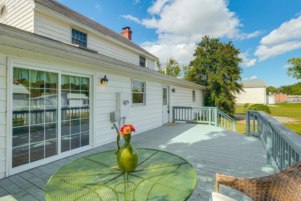 Walk to Dtwn Warsaw: Family Home w/ Deck! House in Maryland