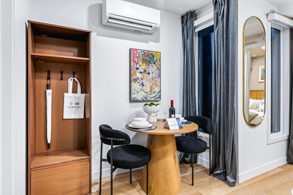 The McCaul Basement Stay Near Chinatown Hotel in Toronto