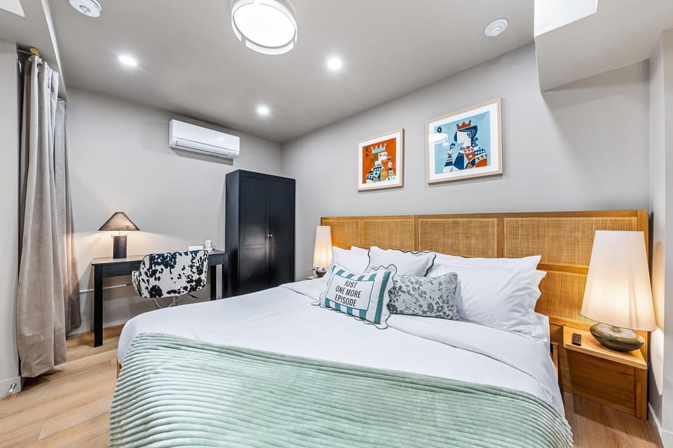 The McCaul Basement Stay Near Chinatown Hotel in Toronto