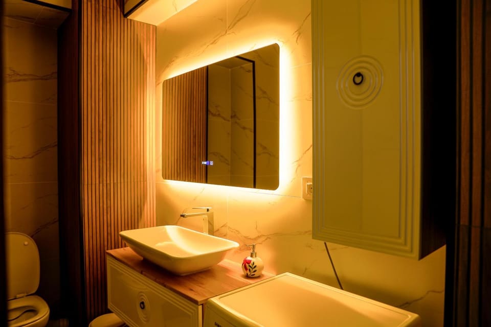 Toilet, Bathroom, towels