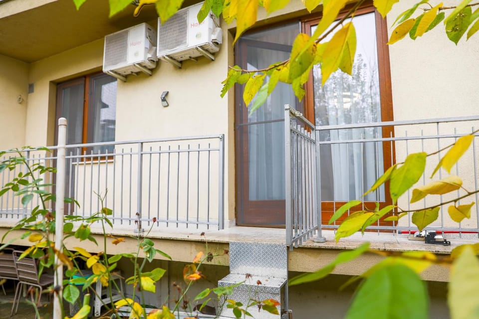 Property building, Spring, Day, Garden, View (from property/room), Balcony/Terrace, Garden view