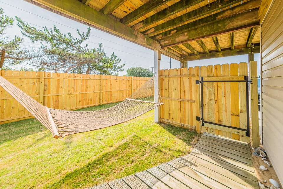 The Cottonwood - KDH MP 5, 265 Yards to Beach, Oceanside, Year Round Flex Stays House in Kill Devil Hills
