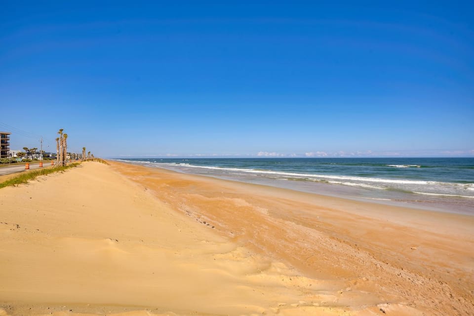 Steps to Shore: Ormond Beach Condo w/ Pool Access! House in Ormond By The Sea