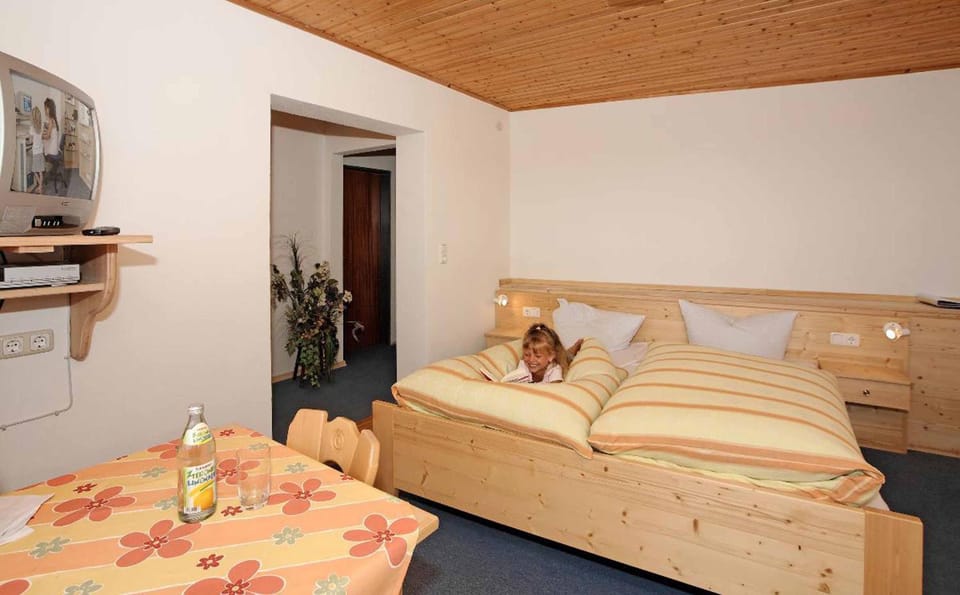 Bed, Seating area, Bedroom
