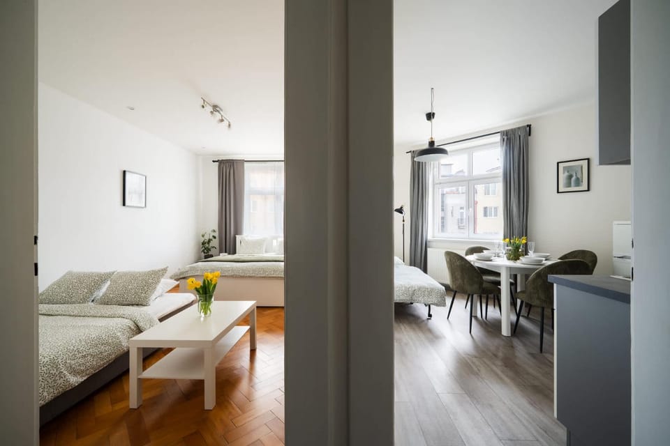 Bed, Living room, Photo of the whole room, Seating area, Dining area, Bedroom