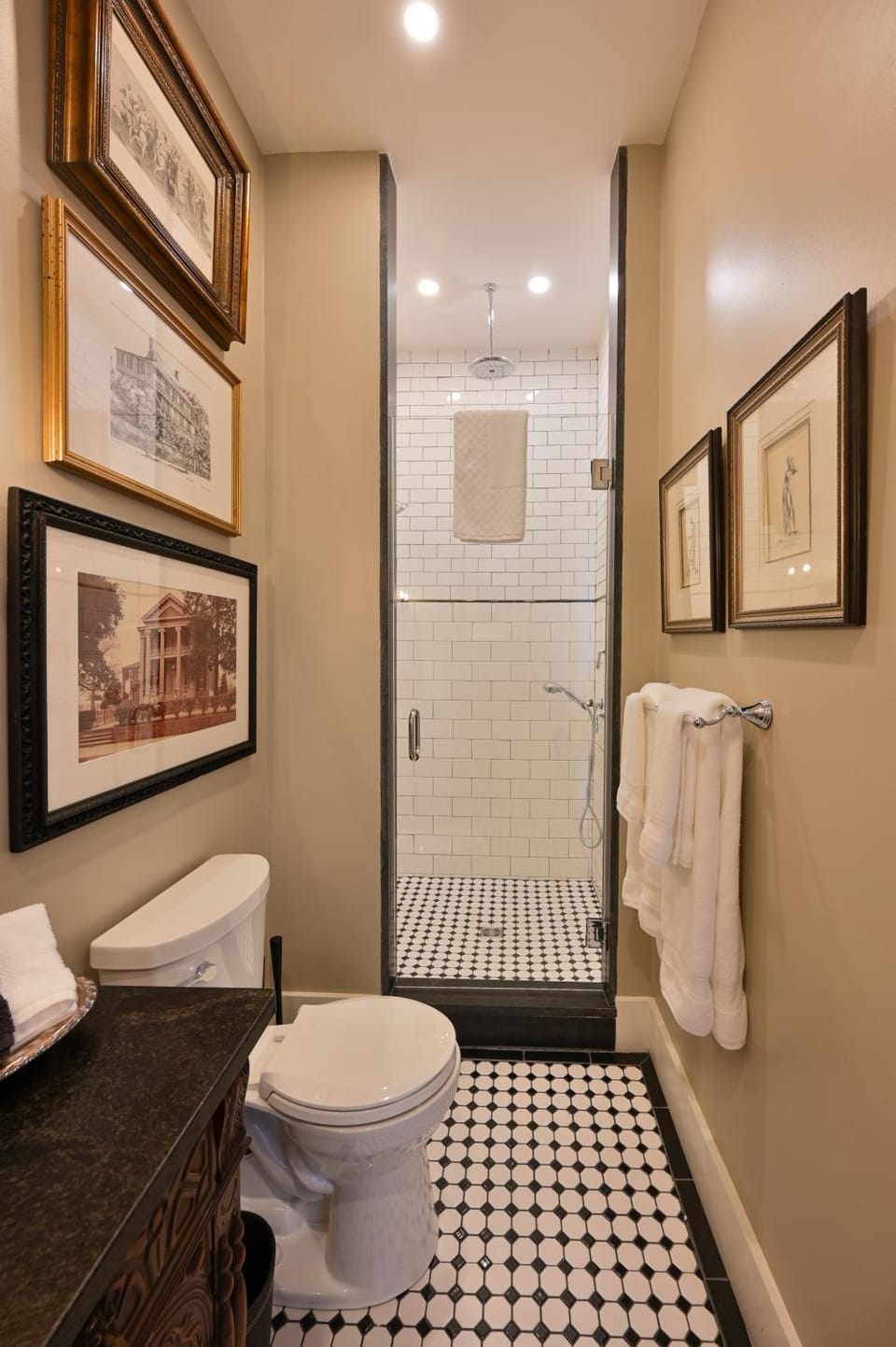 Magnolia Hall - Armstrong Suite - King Suite Hotel in Natchez