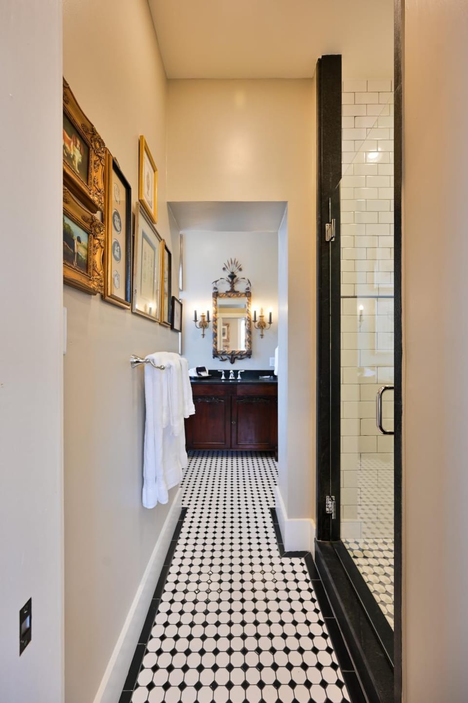 Magnolia Hall - The Britton Suite - King Suite Hotel in Natchez