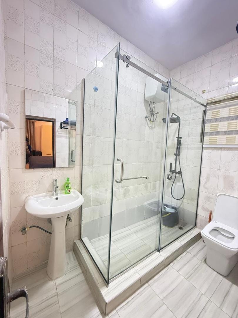 Stylish Luxe 2 Bedroom APT 1 - Wuse 2 with Netflix, 247 Power & High Speed Wifi Apartment in Abuja