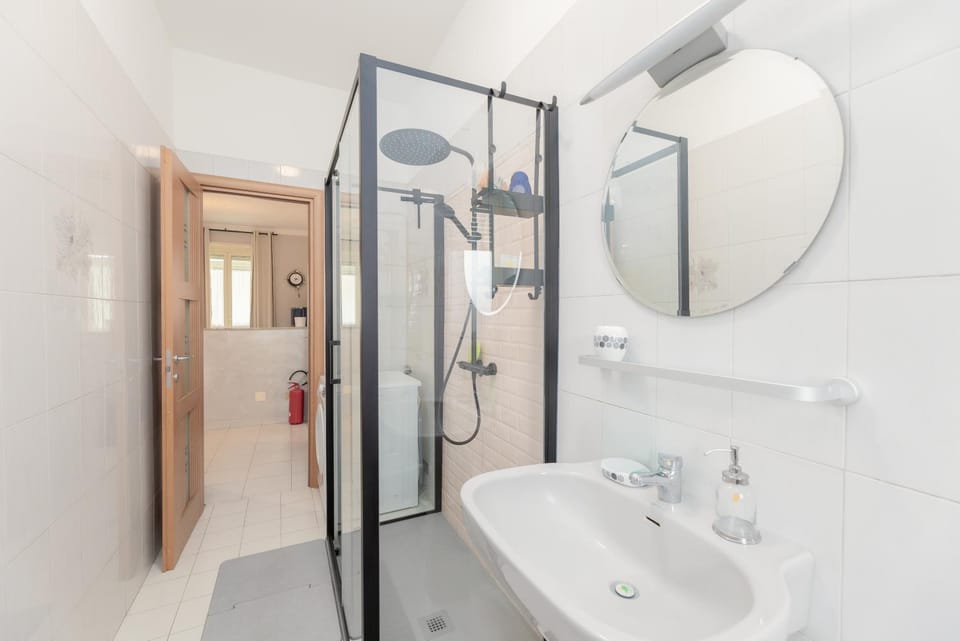 Shower, Bathroom, towels
