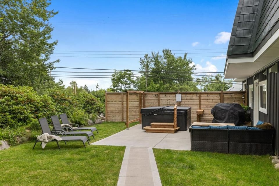 The Margaret of Hubbards Apt 1 - 7 Person Hot Tub Apartment in Halifax