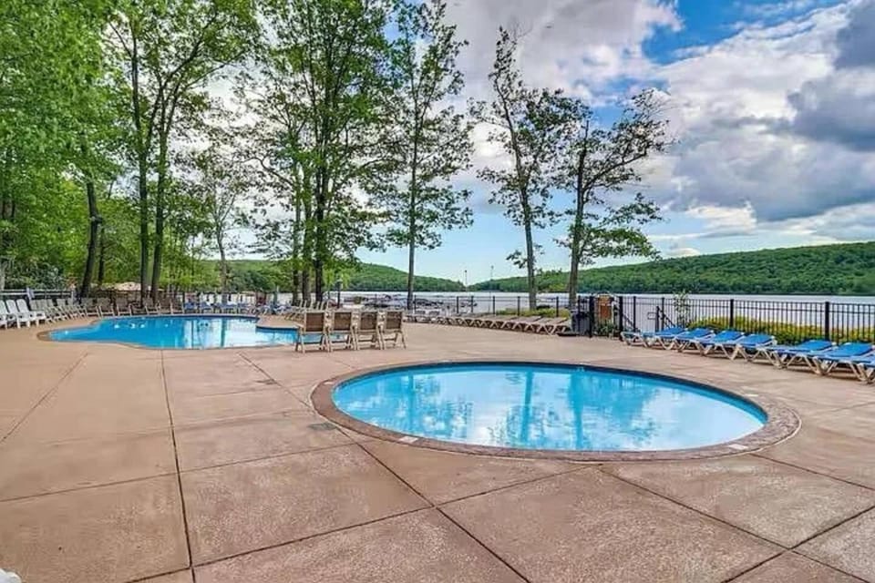 Spacious Modern Gem - Walk to Lake, Minutes to Ski House in Kidder Township