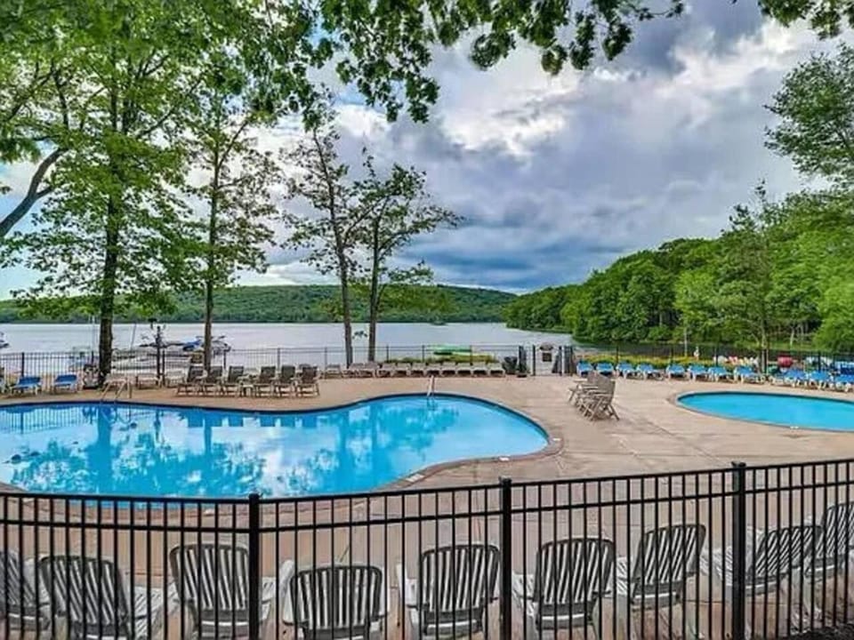 Spacious Modern Gem - Walk to Lake, Minutes to Ski House in Kidder Township