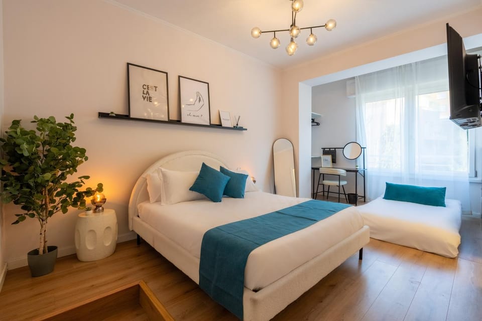 Bed, Photo of the whole room, Bedroom