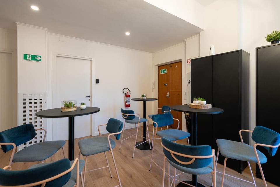 Seating area, Dining area