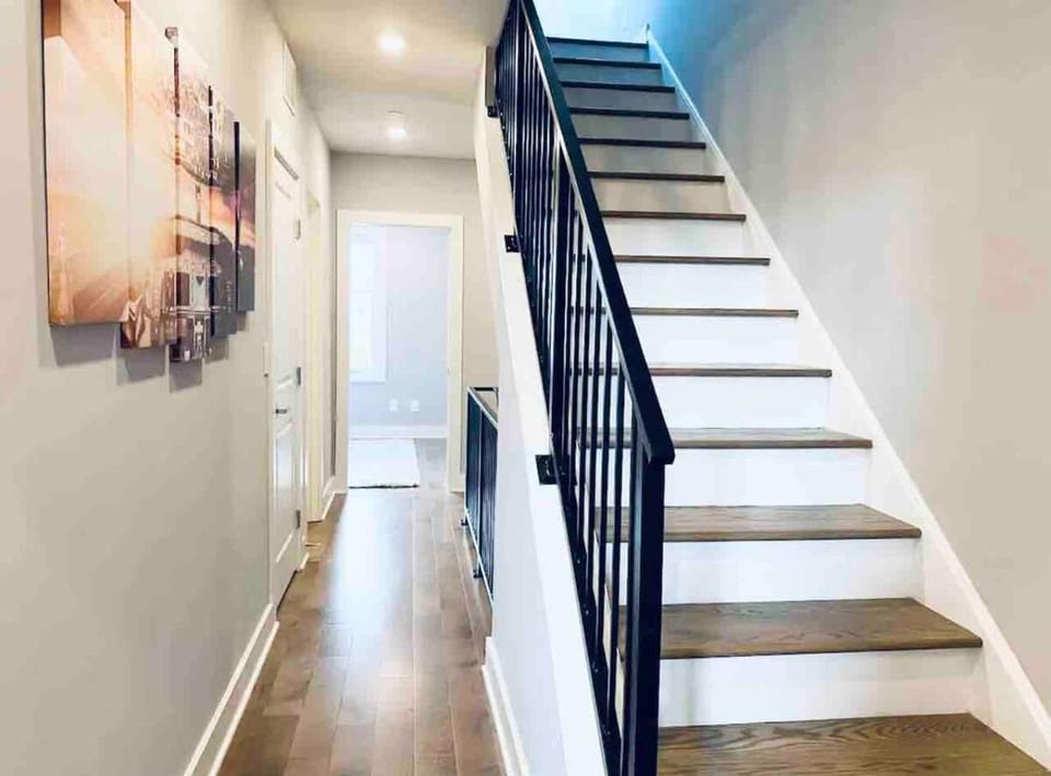 Luxe Penthouse with Private Parking & Rooftop w TV Apartment in District of Columbia