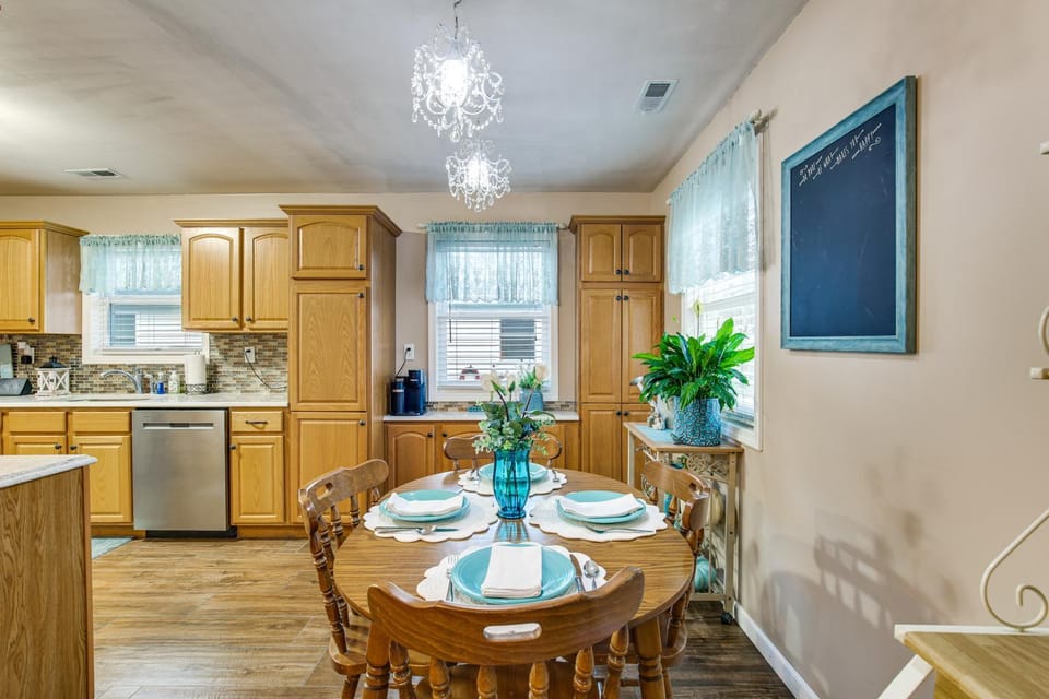 Route 66 Gem! Charming Litchfield Home w/ Yard House in Illinois