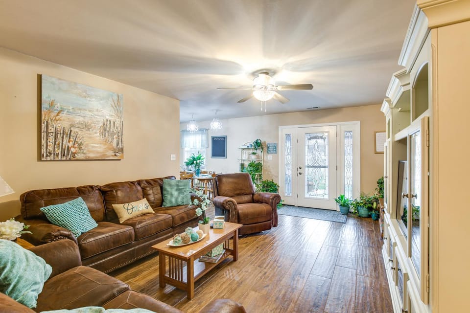 Route 66 Gem! Charming Litchfield Home w/ Yard House in Illinois