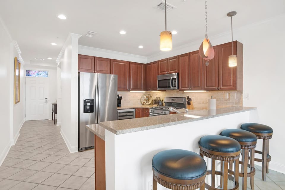 Kitchen or kitchenette, Dining area, minibar