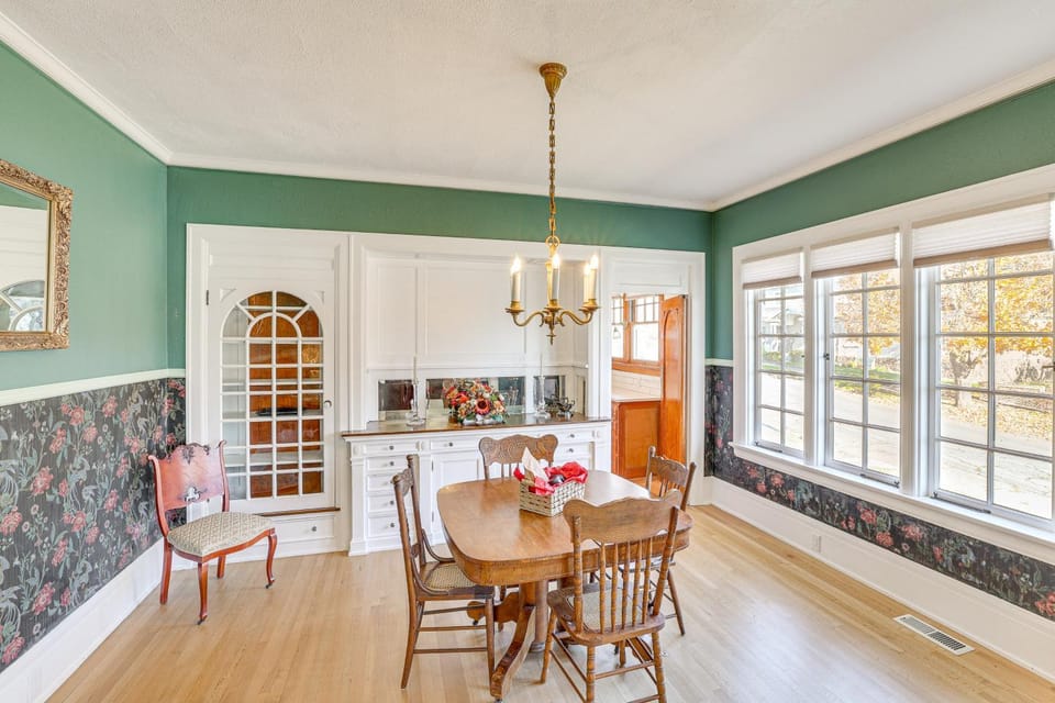 1 Mi to Pendleton Round-Up Historic Elnor Home House in Pendleton