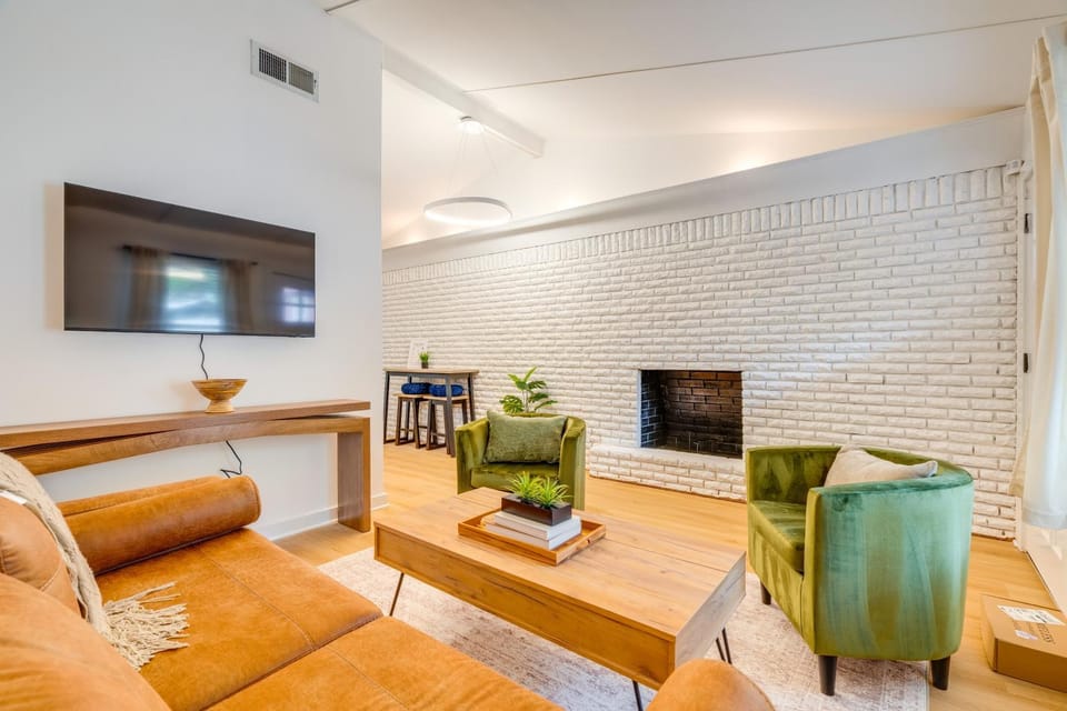 1 Mi to Campus! Creekside Austin Home w/ Game Room House in Austin