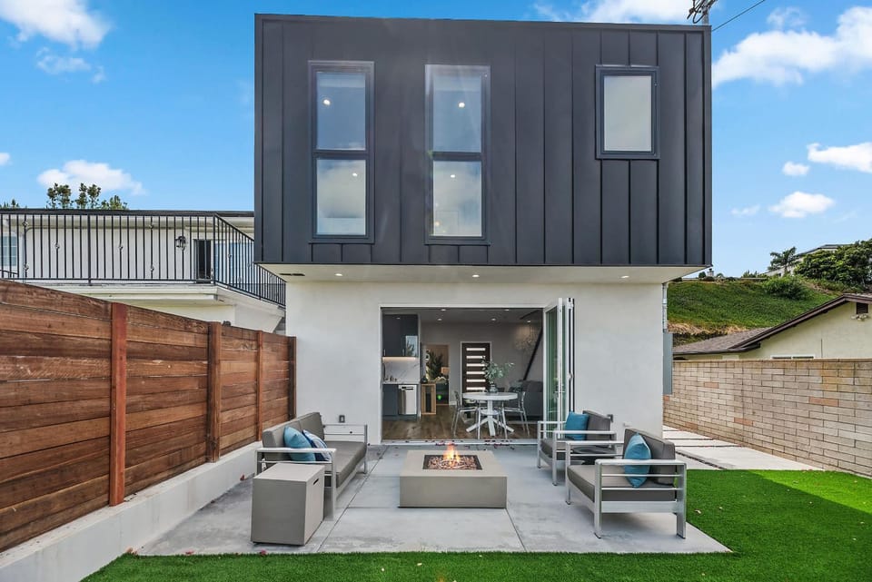 Designer Canyon House in La Jolla House in La Jolla