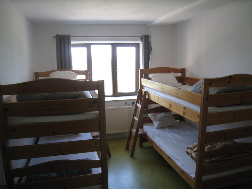 Bedroom, bunk bed