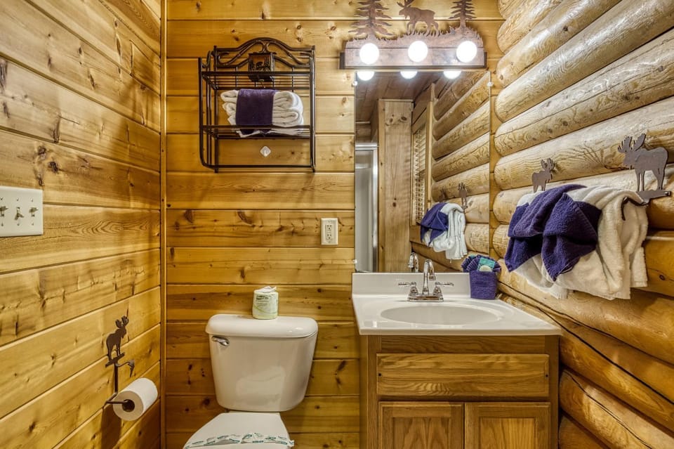 Majestic Bear Retreat Chalet in Pigeon Forge