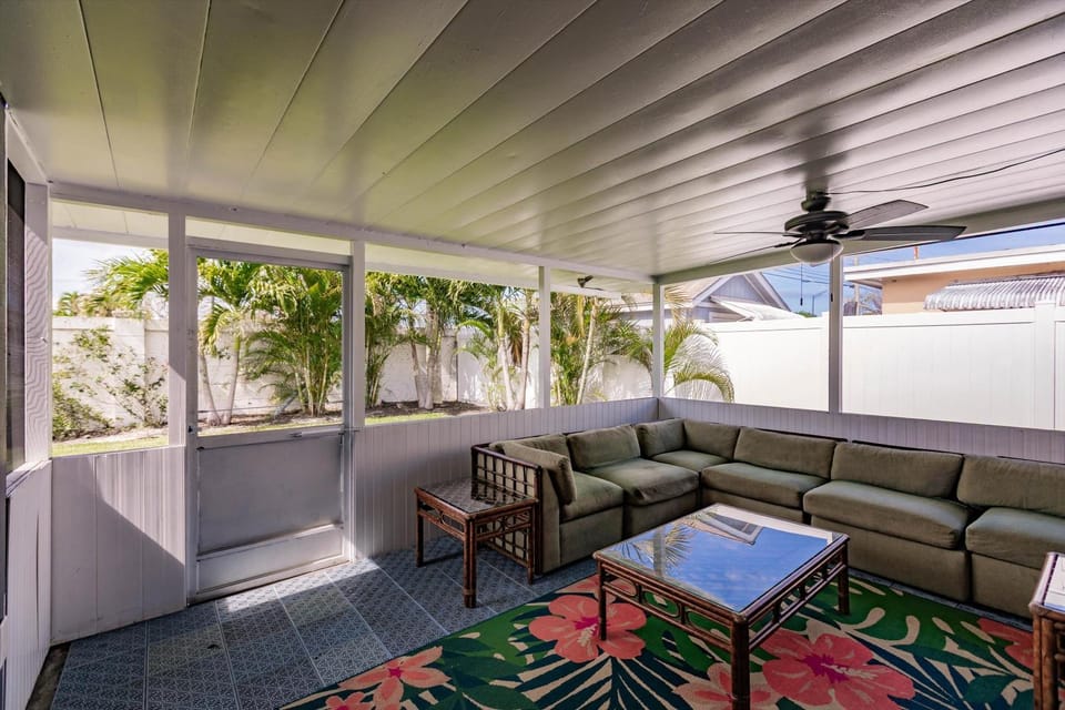 Patio, View (from property/room), Seating area, Garden view