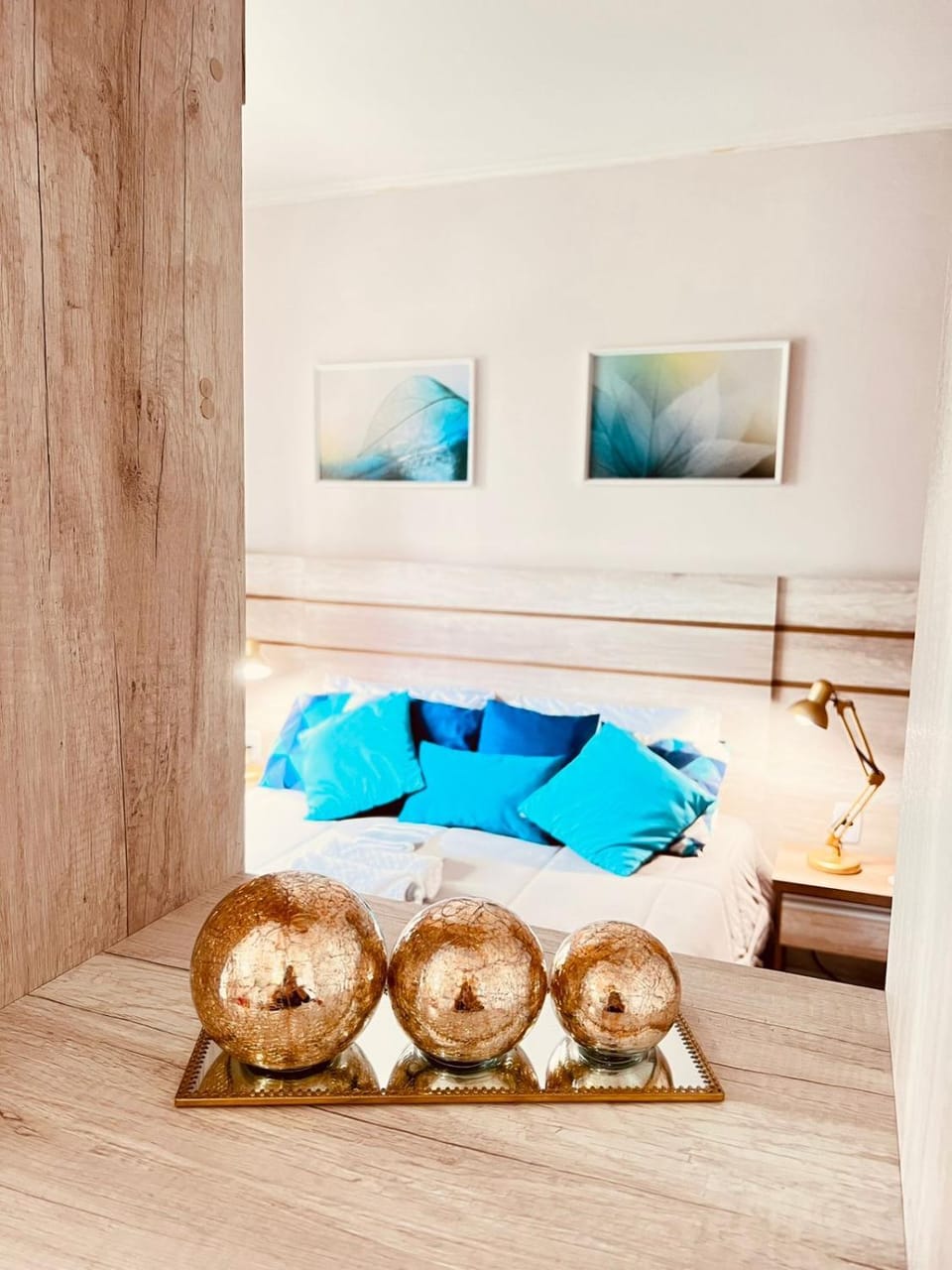 Bed, Living room, Photo of the whole room, Seating area, Bedroom