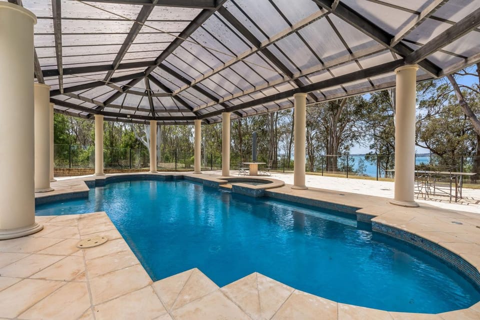 Wilderness Waters Grand Estate with Private Pool and Tennis Court House in Cooranbong