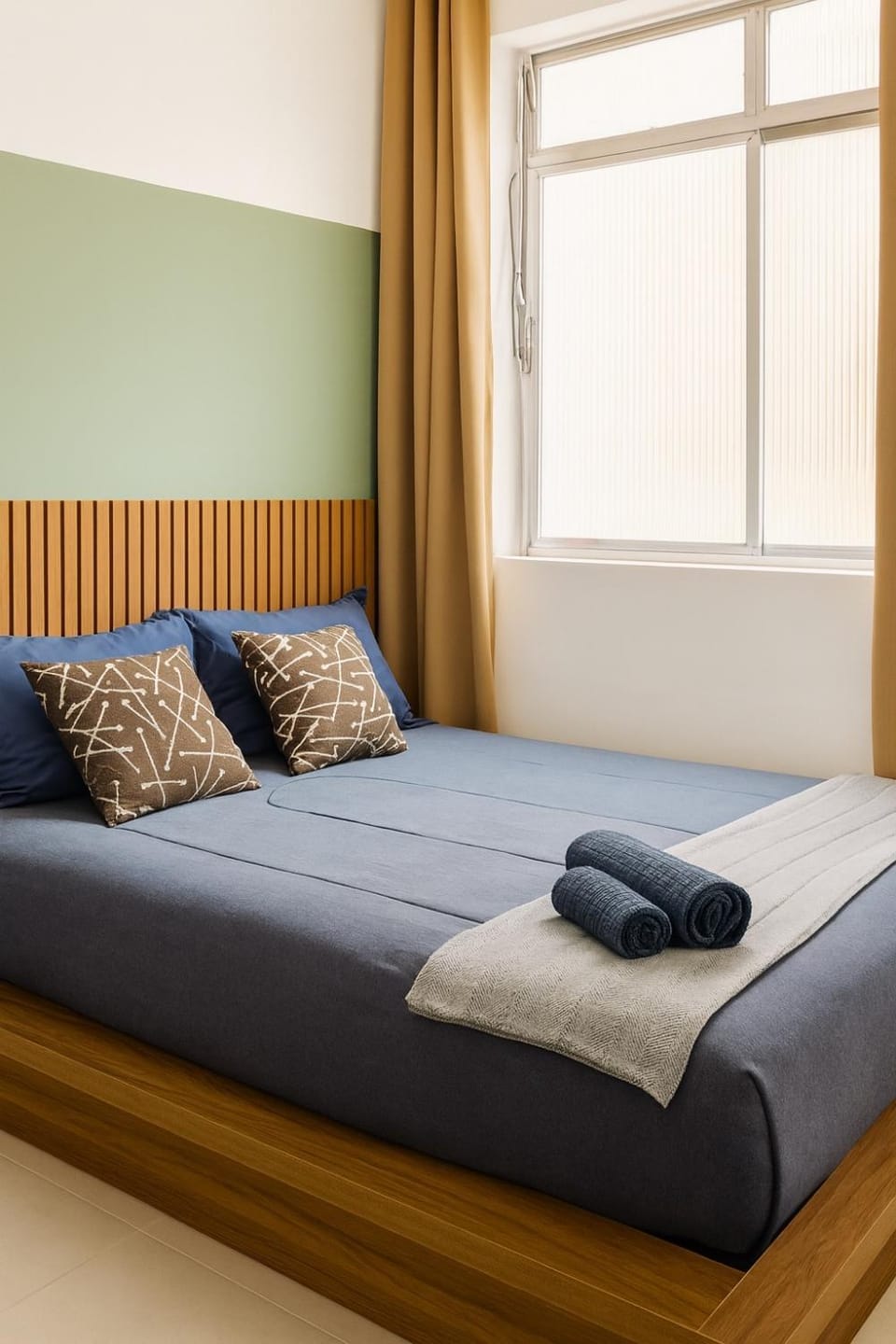 Bed, Photo of the whole room, Bedroom, towels