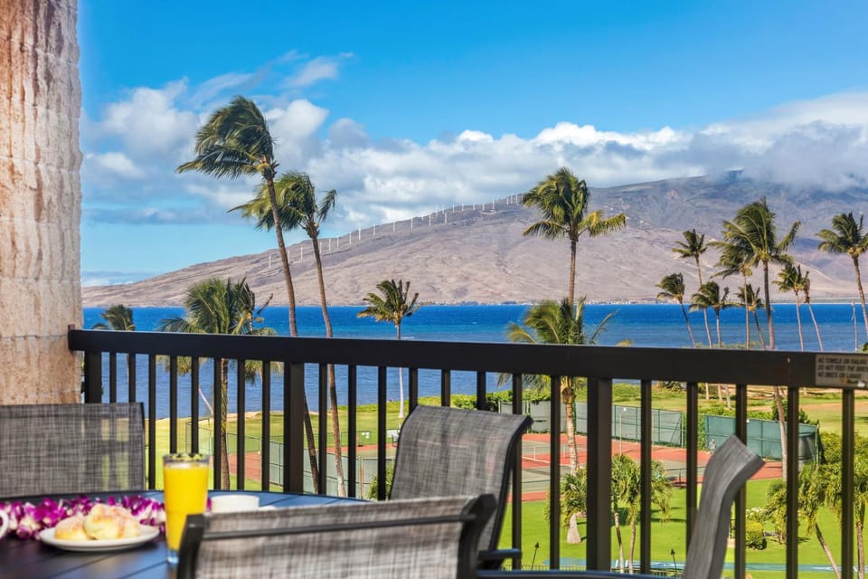 Patio, View (from property/room), Balcony/Terrace, Seating area, Dining area, Mountain view, Sea view