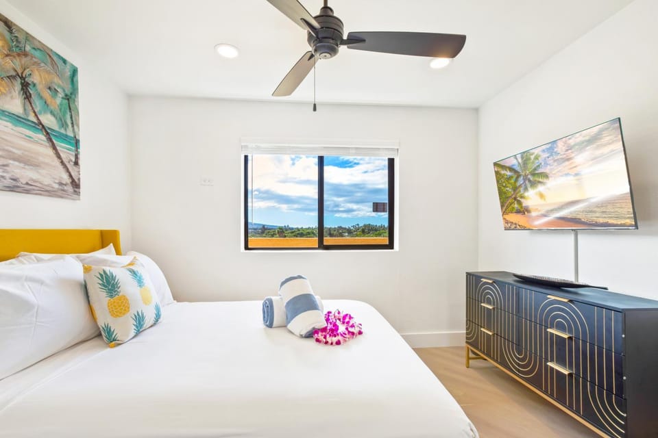 Bed, TV and multimedia, Bedroom