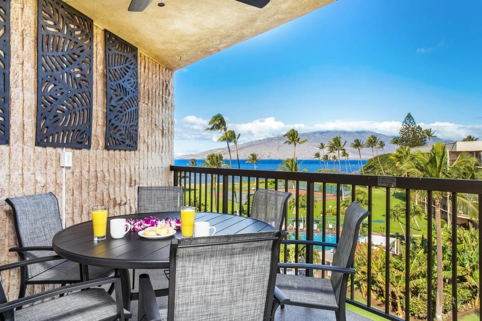 View (from property/room), Balcony/Terrace, Dining area, Mountain view, Sea view