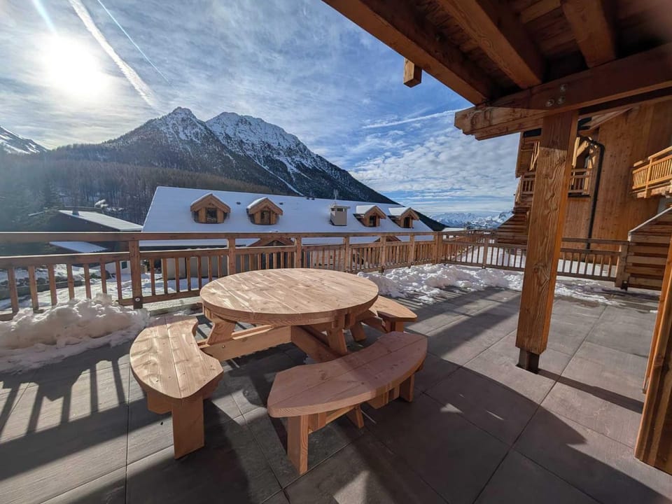 Superbe appartement neuf 8 pers, 55m² terrasse sud, proche pistes - FR-1-445-232 Apartment in Montgenèvre